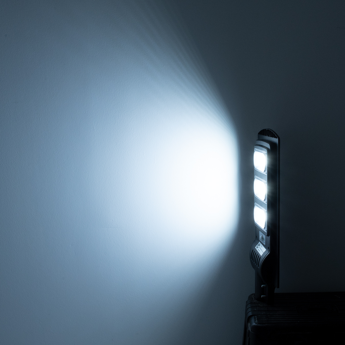 GloboStar® 71552 Αυτόνομο Ηλιακό Φωτιστικό Δρόμου Street Light LED SMD 150W 12000lm με Ενσωματωμένη Μπαταρία Li-ion 9000mAh - Φωτοβολταϊκό Πάνελ με Αισθητήρα Ημέρας-Νύχτας PIR Αισθητήρα Κίνησης και Ασύρματο Χειριστήριο Αδιάβροχο IP65 Ψυχρό Λευκό 6000K - Image 13