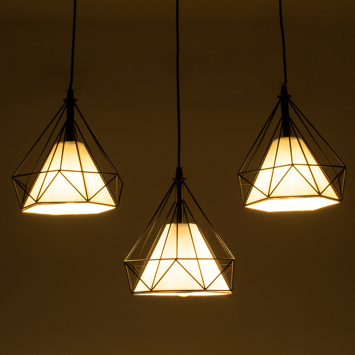 GloboStar® EIFFEL 61569 Vintage Κρεμαστό Φωτιστικό Οροφής Τρίφωτο 3 x E27 Μαύρο Μεταλλικό Πλέγμα με Λευκό Ύφασμα L68 x W25 x H130cm - Image 3