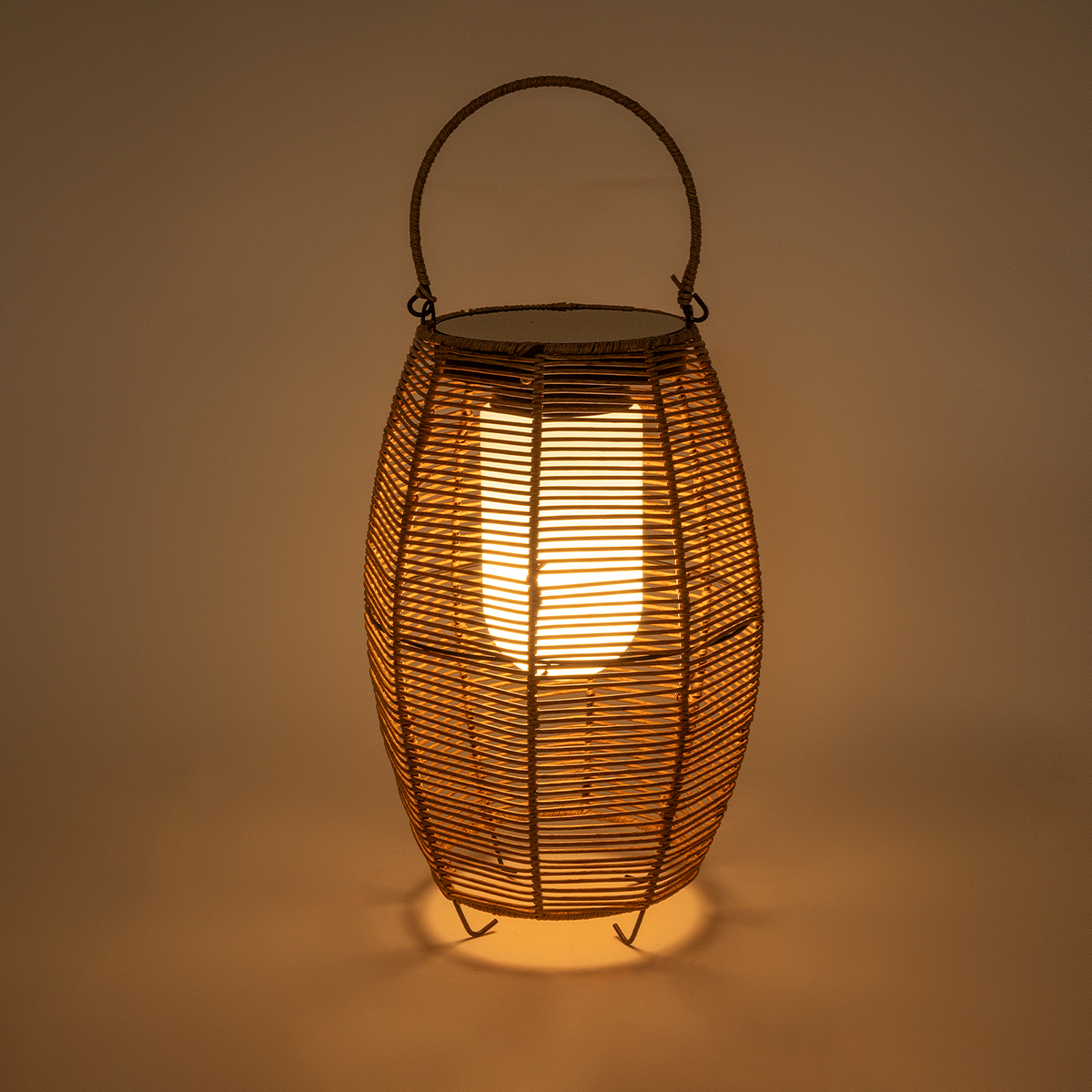 GloboStar® HESPELER 02305 Boho Αυτόνομο Ηλιακό Κρεμαστό/Επιτραπέζιο Φωτιστικό Φαναράκι LED SMD 5W 200lm - Φ25 x Υ45cm - με Ενσωματωμένη Μπαταρία 600mAh - Φωτοβολταϊκό Πάνελ και Αισθητήρα Ημέρας-Νύχτας με Ασύρματο Χειριστήριο IR Μπεζ Μπαμπού Αδιάβροχο IP65 Θερμό Λευκό 3000K - 5 Χρόνια Εγγύηση - Image 3