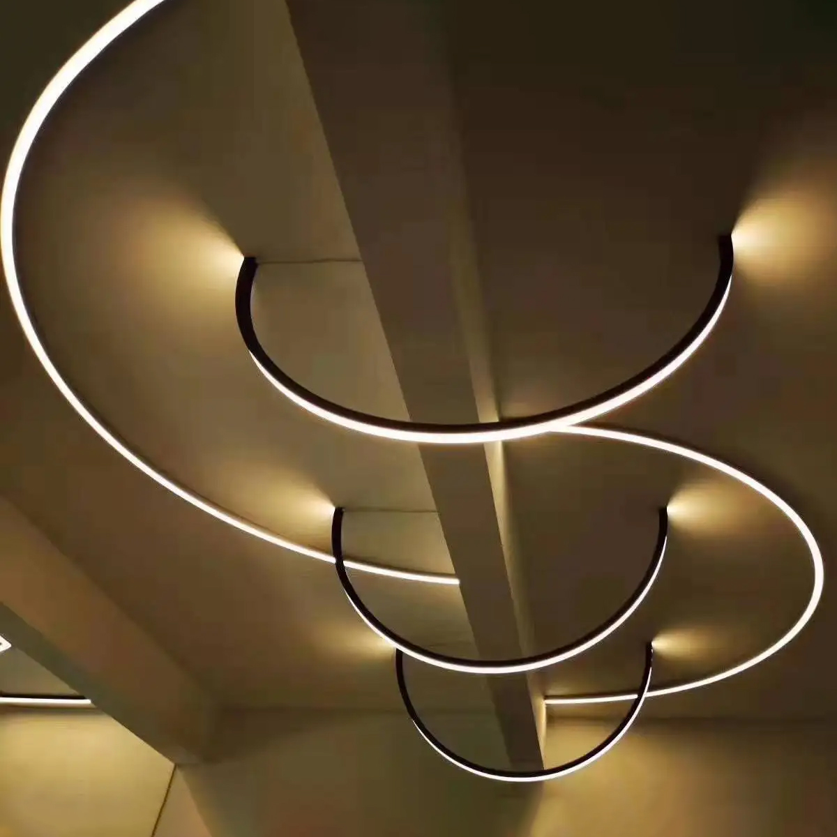 GloboStar® CURVED-PROFILE 70804-3M Προφίλ Αλουμινίου - Βάση & Ψύκτρα Ταινίας LED με Λευκό Γαλακτερό Κάλυμμα - Επιφανειακή Χρήση - Εύκαμπτο με Δυνατότητα Κυρτής Τοποθέτησης - Πατητό Κάλυμμα - Μαύρο - 3 Μέτρα - Πακέτο 5 Τεμαχίων - Μ300 x Π1.8 x Υ0.5cm - Image 7