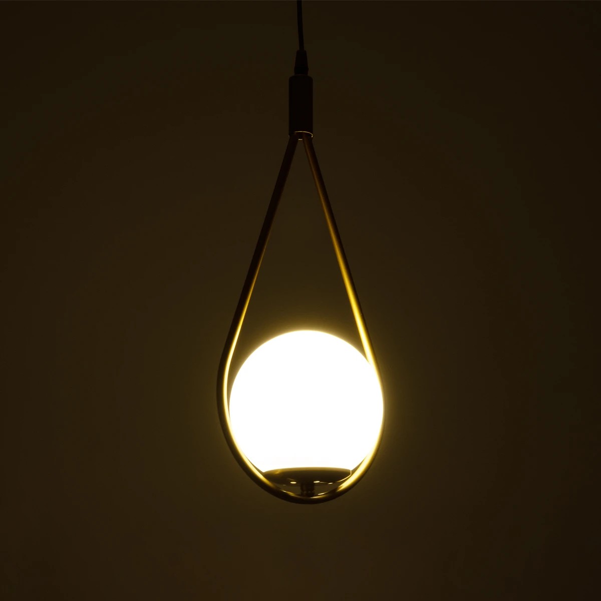 GloboStar® DROP 201-0034 Vintage Κρεμαστό Φωτιστικό Μπάλα Μονόφωτο 1 x E27 IP20 Χρυσό Μέταλλο με Γαλακτερή Μπάλα - Μ20 x Π25 x Υ80cm - Image 3