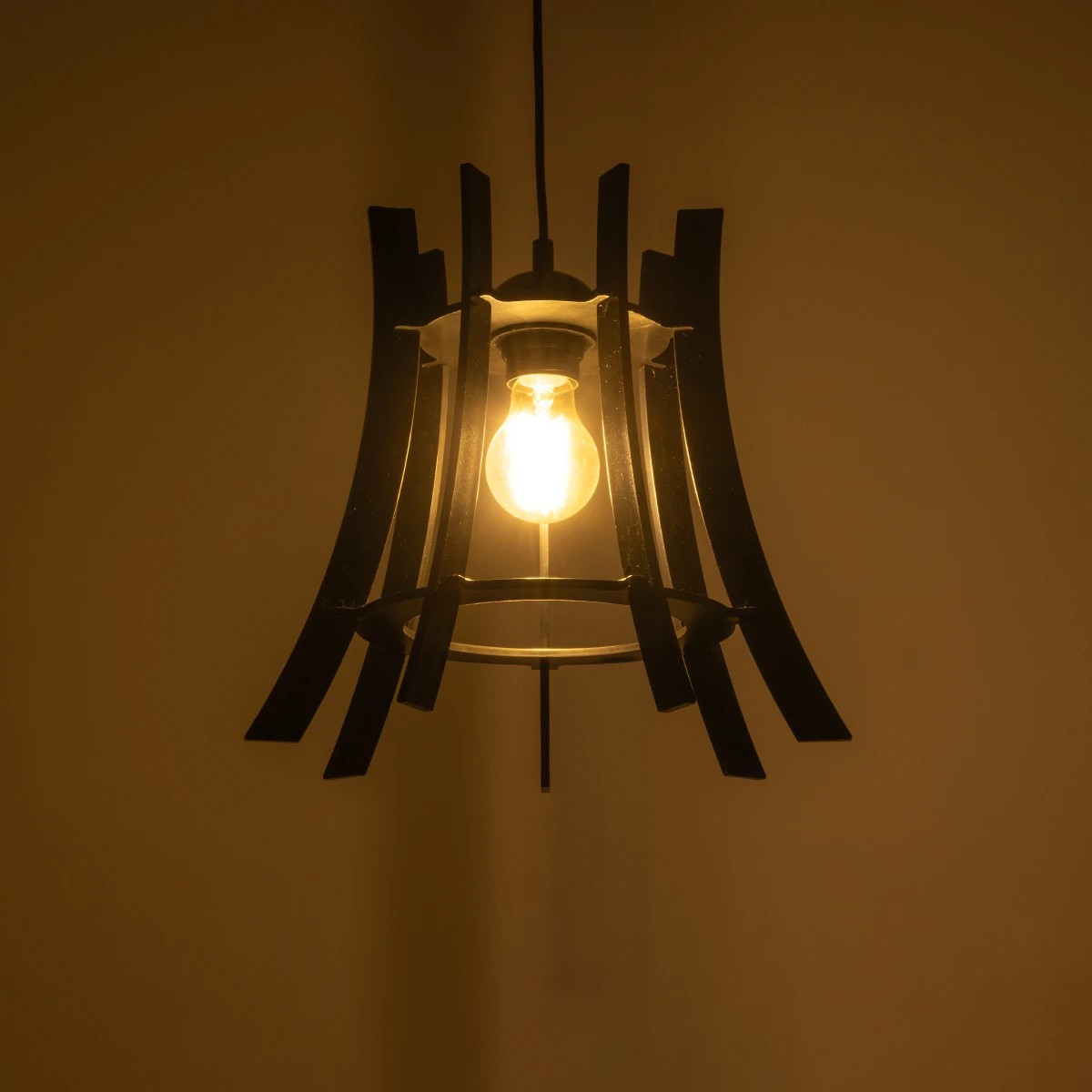 GloboStar® VIVIDUS 202-0029 Μοντέρνο Κρεμαστό Φωτιστικό Ανάρτηση Μονόφωτο 1 x E27 IP20 Μαύρο - Μ30 x Π30 x Υ70cm - Image 3